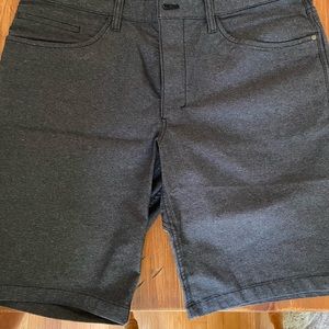 Lululemon Men’s ABC Slim Shorts Size 33, 9”